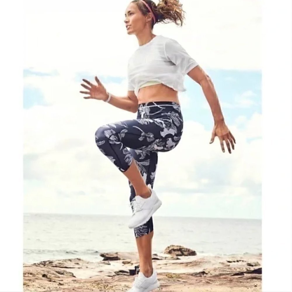 Athleta Sonic Capri Leggings Navy Blue White Floral